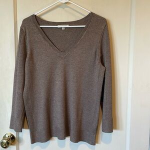 NWT Liverpool Los Angeles V-neck Sweater soft & stretchy Taupe color